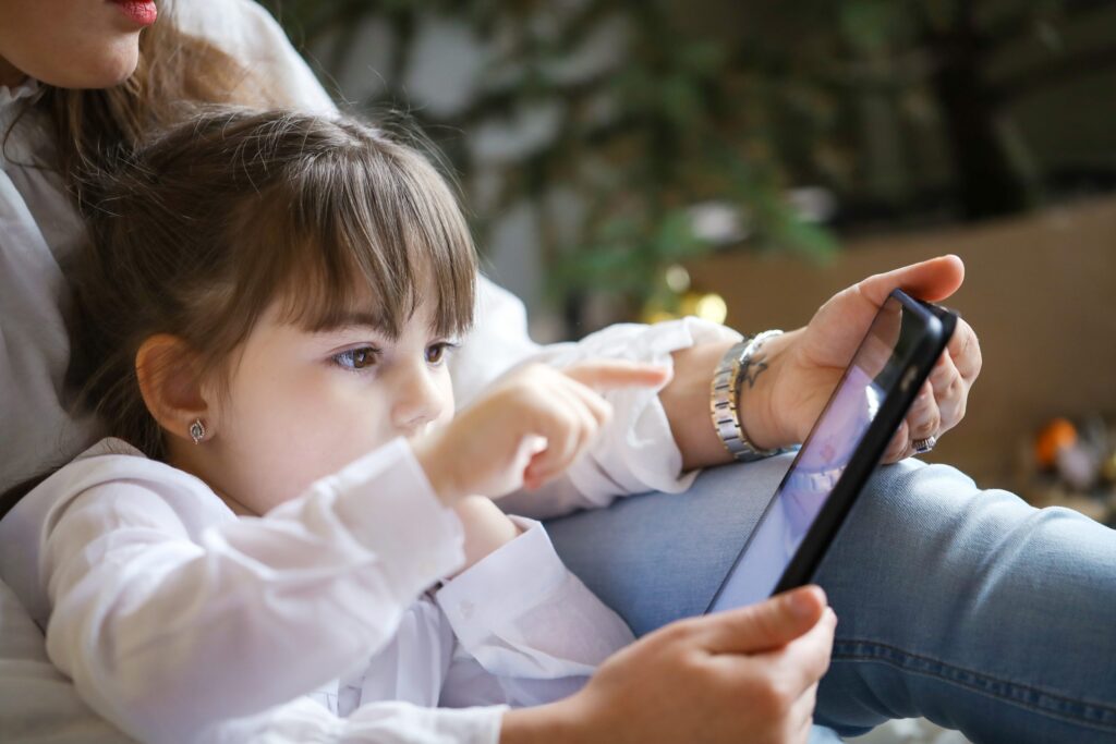 A cross-platform parenting app for milestone tracking and family sharing